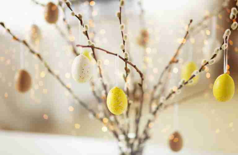 Celebrate Easter with a Classic Spring Menu & Hosting Guide